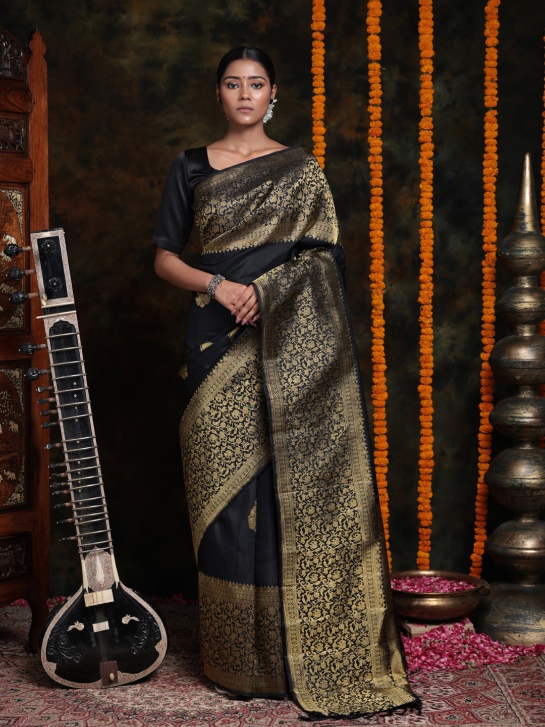 

Sutra Art of Clothing Woven Design Zari Pure Silk Saree, Black