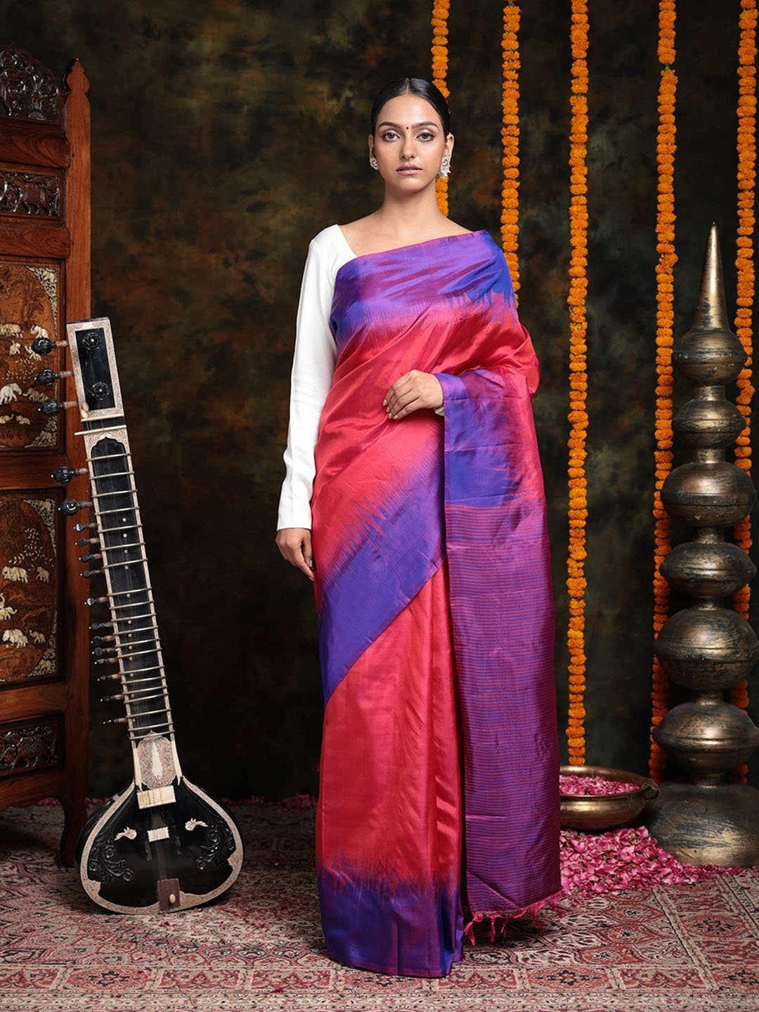 

Sutra Art of Clothing Colourblocked Pure Silk Saree, Blue