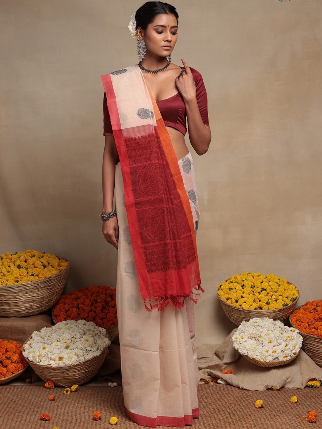 

Sutra Art of Clothing Woven Design Pure Cotton Saree, Cream