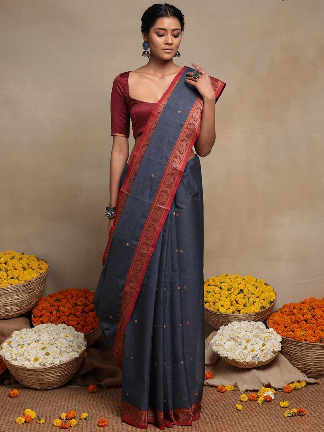 

Sutra Art of Clothing Woven Design Zari Pure Cotton Saree, Grey