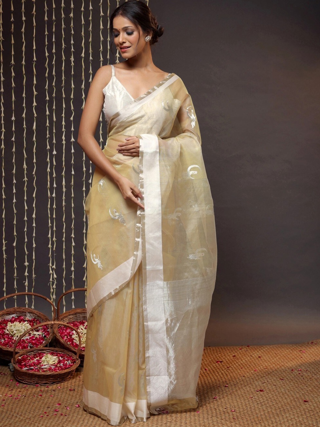 

Sutra Art of Clothing Woven Design Zari Pure Silk Saree, Gold
