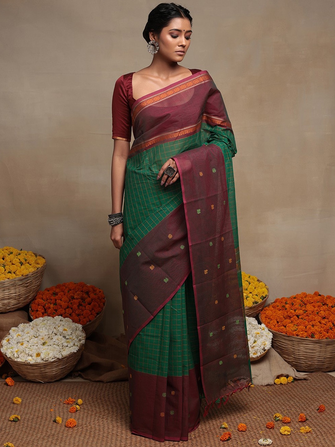 

Sutra Art of Clothing Checked Pure Cotton Saree, Brown