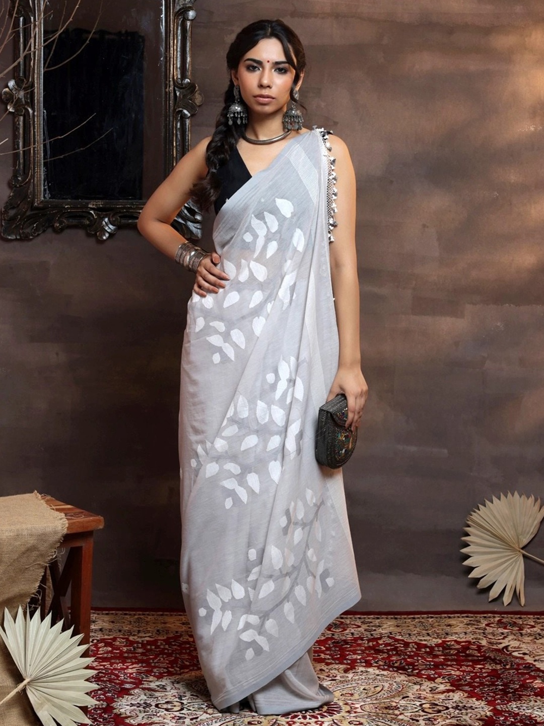 

Sutra Art of Clothing Woven Design Pure Cotton Saree, Grey