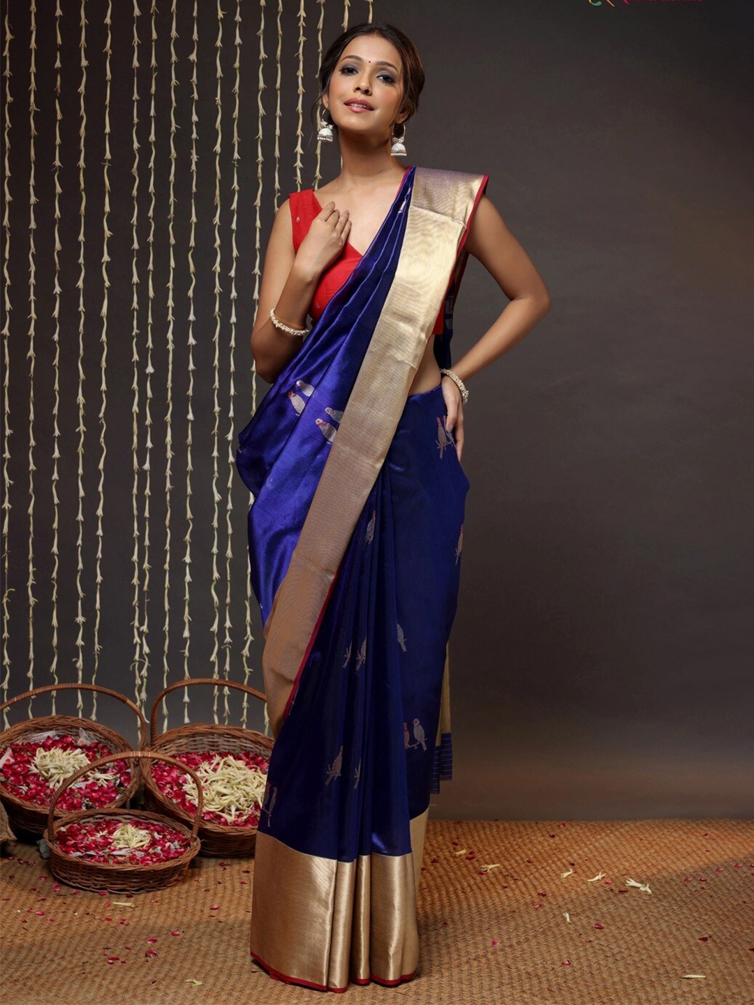 

Sutra Art of Clothing Ethnic Motifs Woven Design Zari Pure Silk Saree, Blue