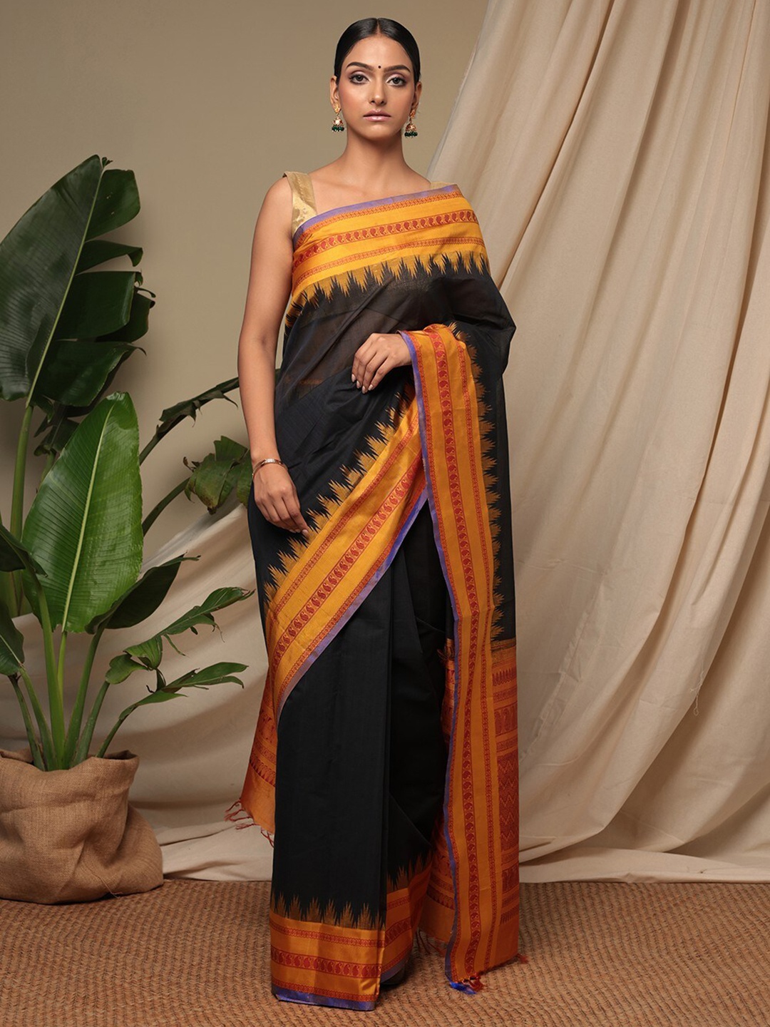 

Sutra Art of Clothing Pure Cotton Saree, Black