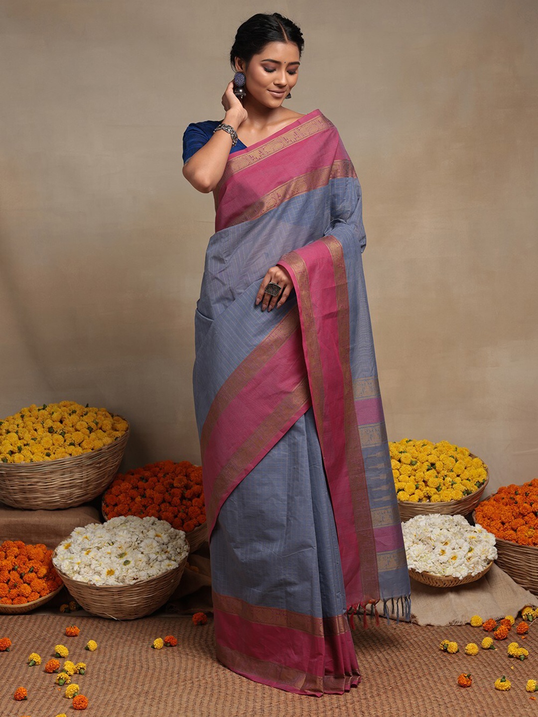 

Sutra Art of Clothing Checked Zari Pure Cotton Saree, Grey