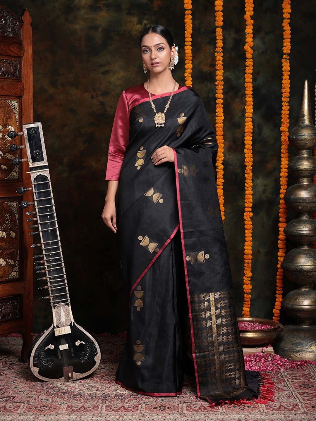 

Sutra Art of Clothing Ethnic Motifs Woven Design Zari Pure Silk Saree, Black