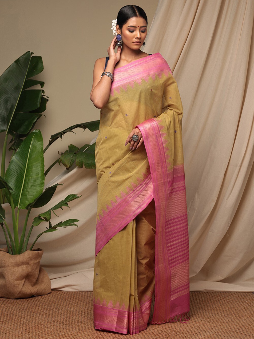 

Sutra Art of Clothing Geometric Woven Design Zari Pure Cotton Kanchi Saree, Green