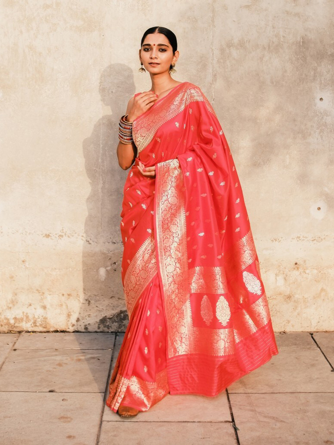 

Sutra Art of Clothing Ethnic Motifs Zari Pure Silk Banarasi Saree, Red