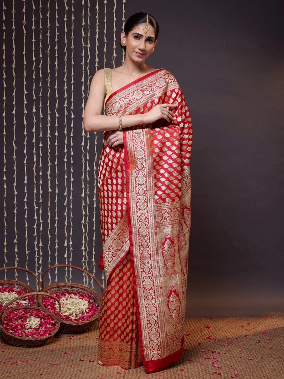 

Sutra Art of Clothing Ethnic Motifs Zari Pure Silk Banarasi Saree, Red