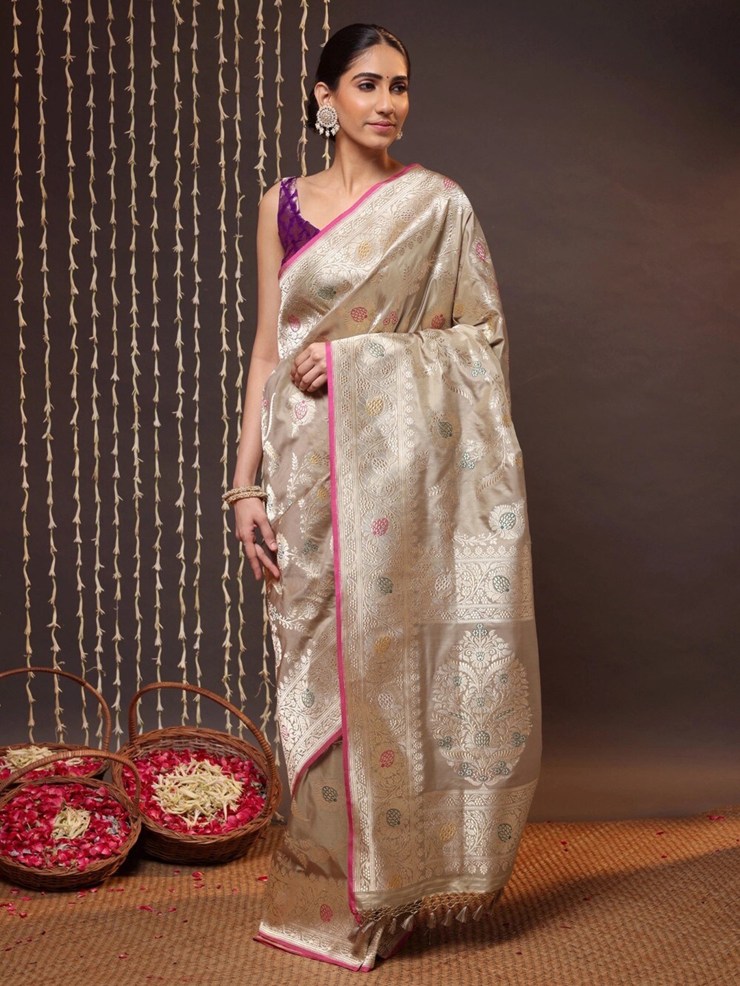 

Sutra Art of Clothing Woven Design Zari Pure Silk Saree, Green