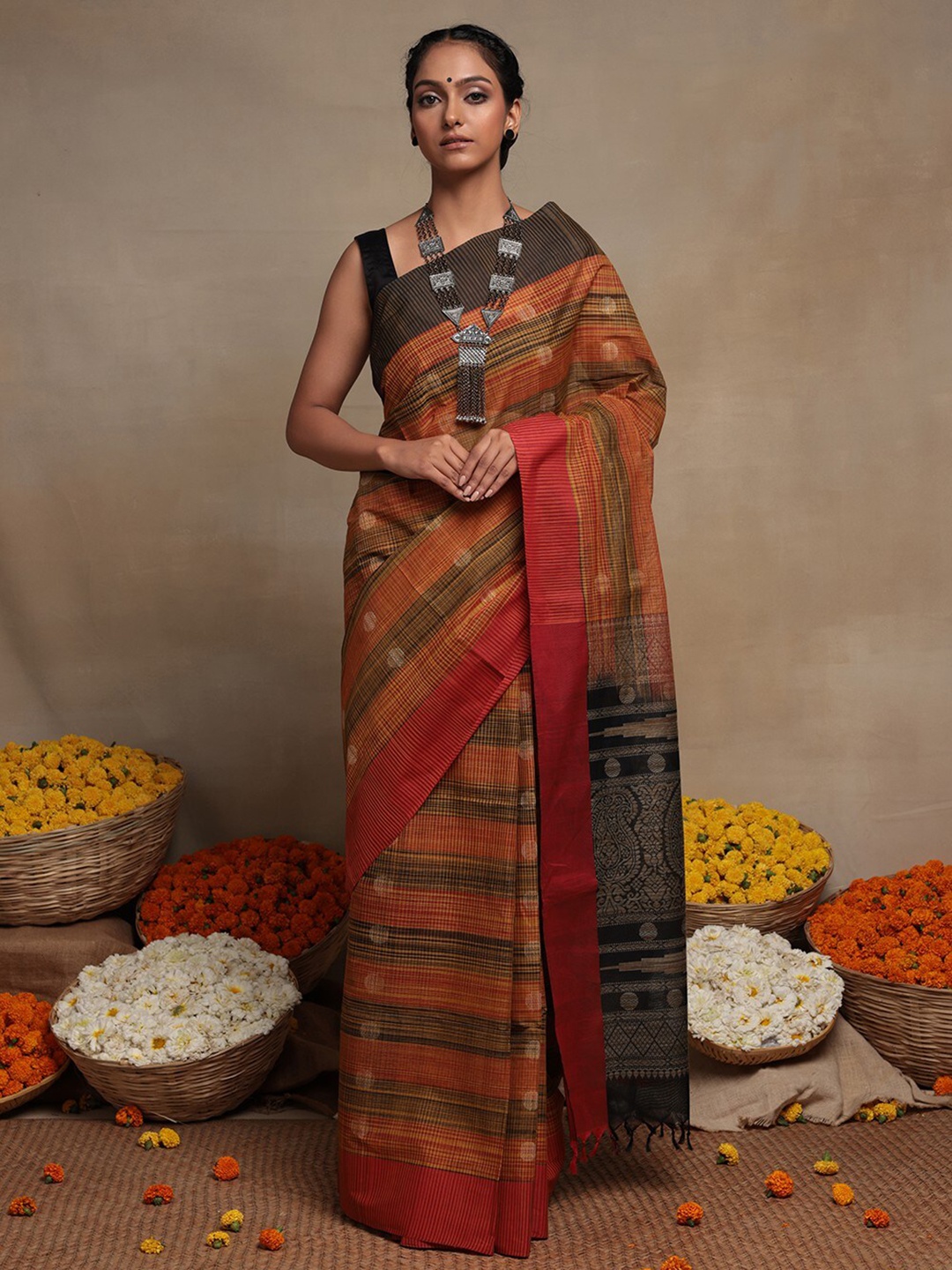 

Sutra Art of Clothing Geometric Woven Design Pure Cotton Kanchi Saree, Black