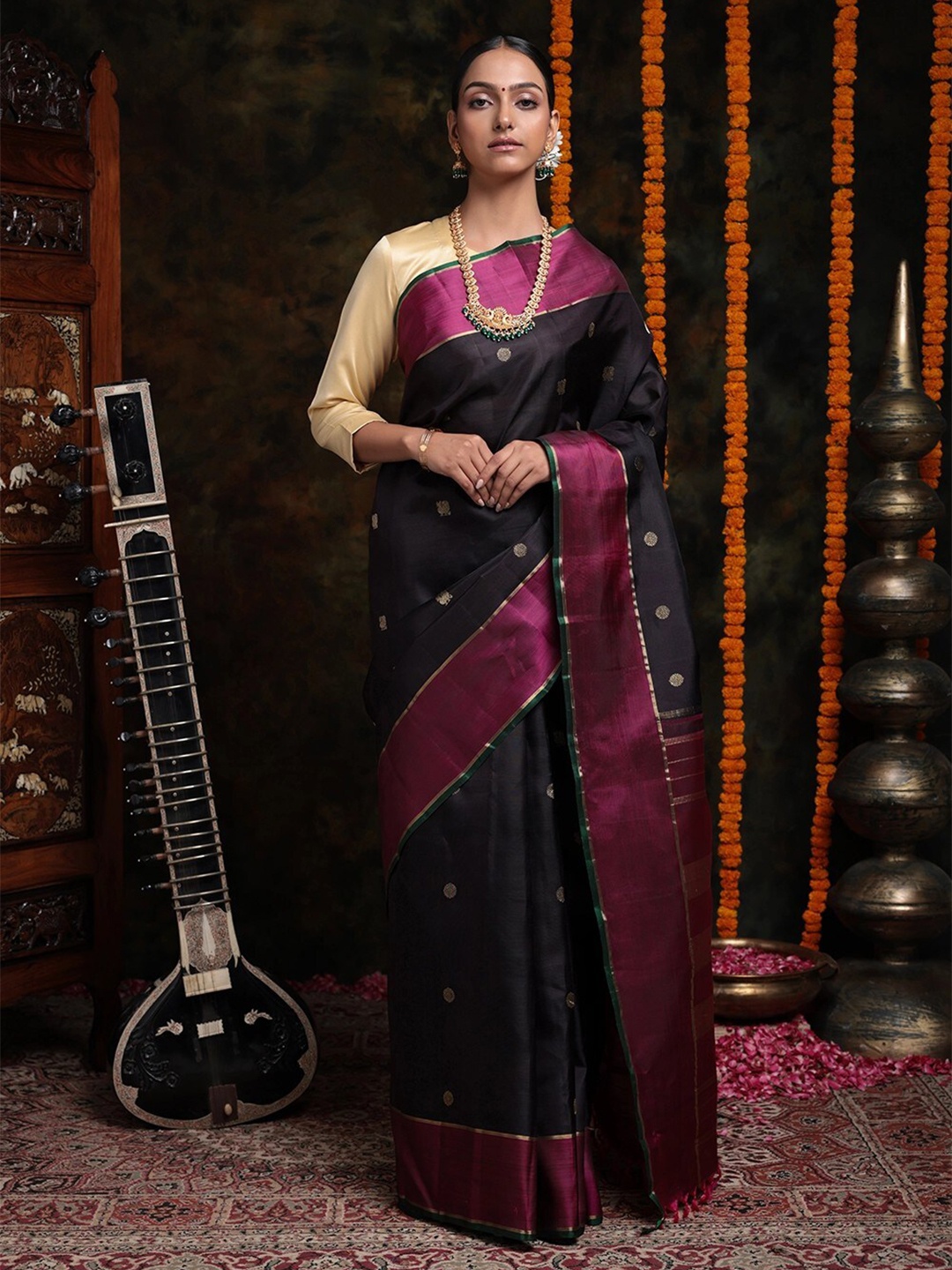 

Sutra Art of Clothing Ethnic Motifs Woven Design Zari Pure Silk Kanchipattu Saree, Black