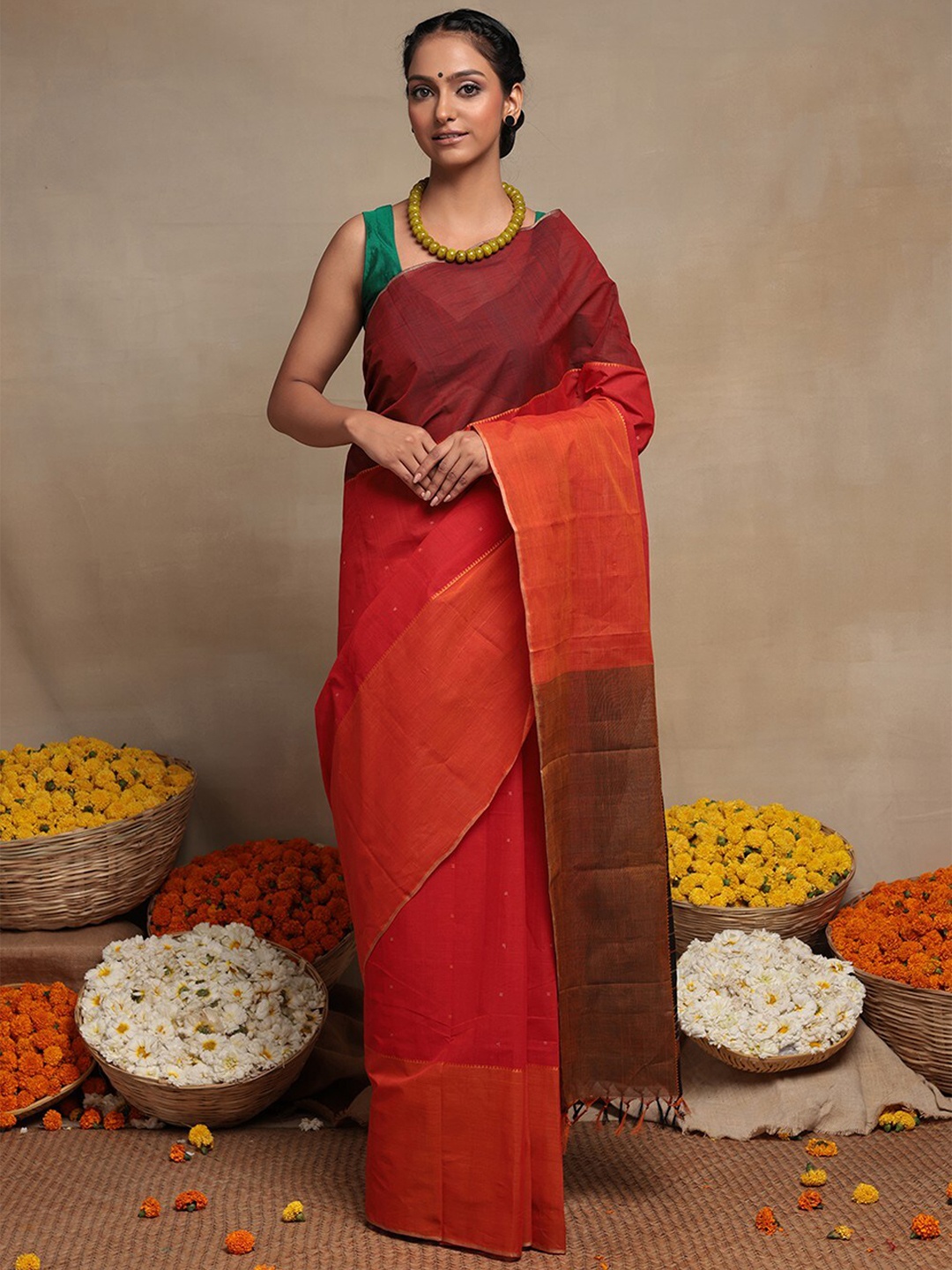 

Sutra Art of Clothing Colourblocked Pure Cotton Kanchi Saree, Red