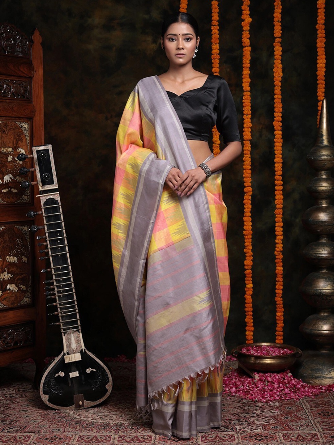 

Sutra Art of Clothing Checked Pure Silk Saree, Grey