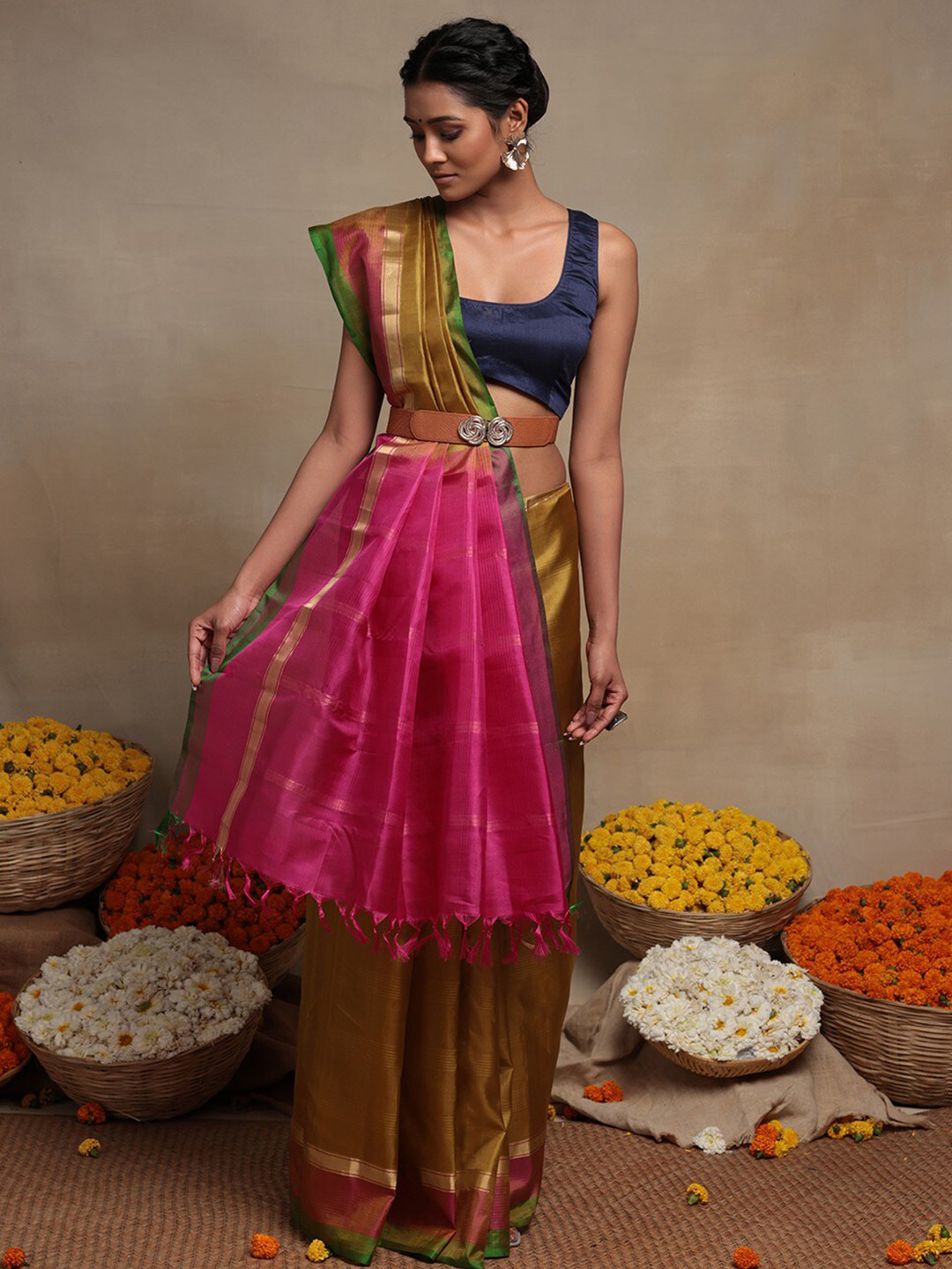 

Sutra Art of Clothing Woven Design Zari Pure Silk Saree, Green