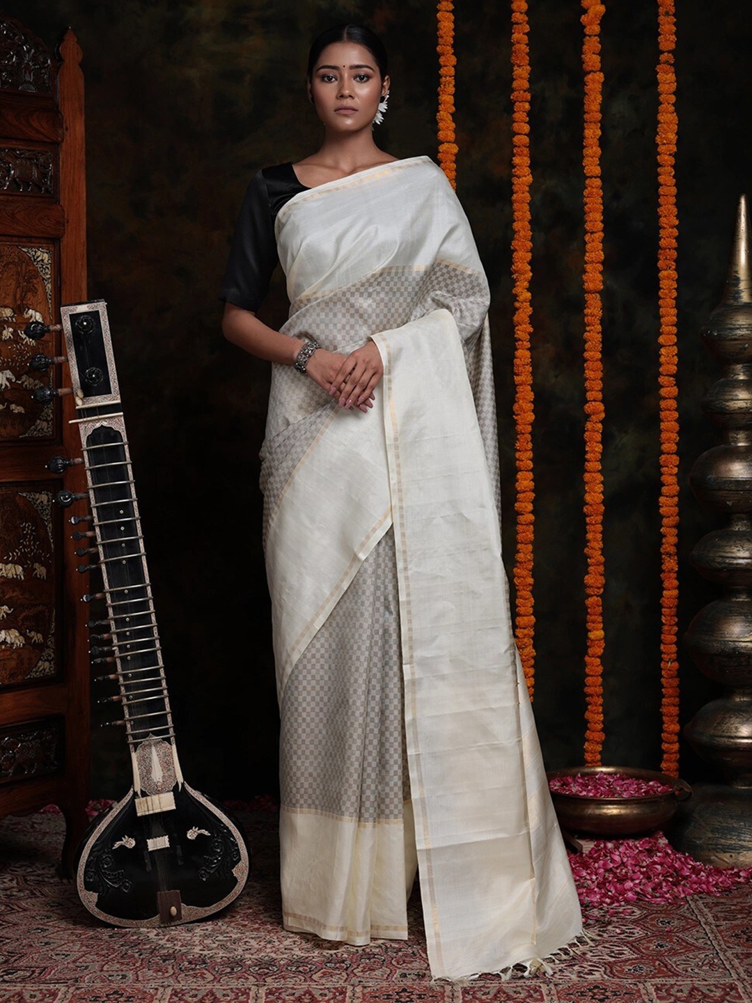 

Sutra Art of Clothing Checked Pure Silk Saree, Grey