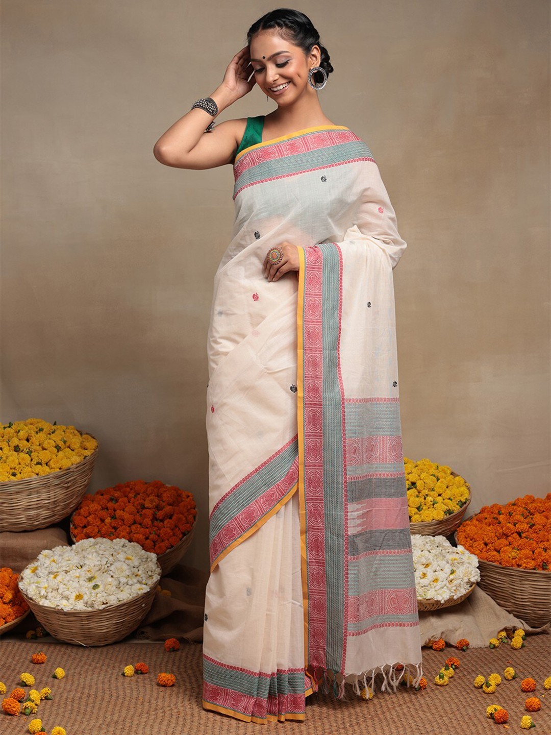 

Sutra Art of Clothing Woven Design Pure Cotton Saree, Cream