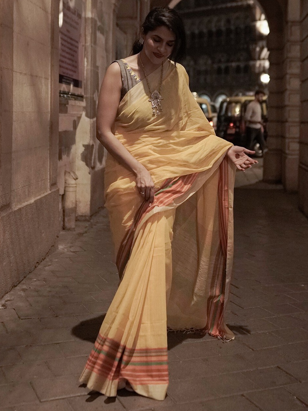 

Sutra Art of Clothing Pure Cotton Saree, Yellow
