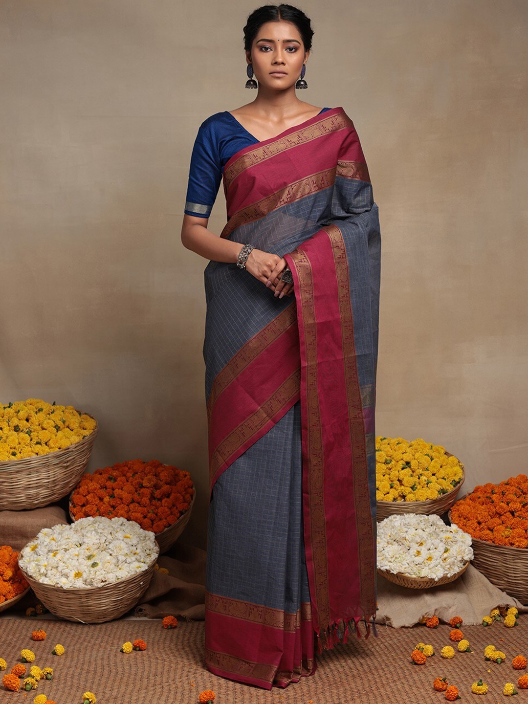 

Sutra Art of Clothing Woven Design Zari Pure Cotton Saree, Grey