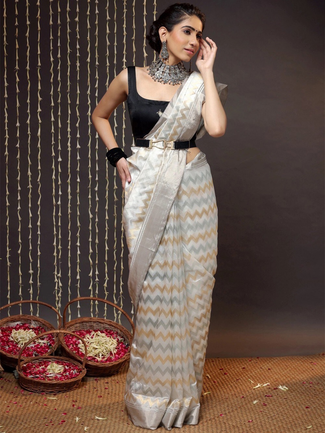 

Sutra Art of Clothing Geometric Woven Design Zari Pure Silk Saree, White