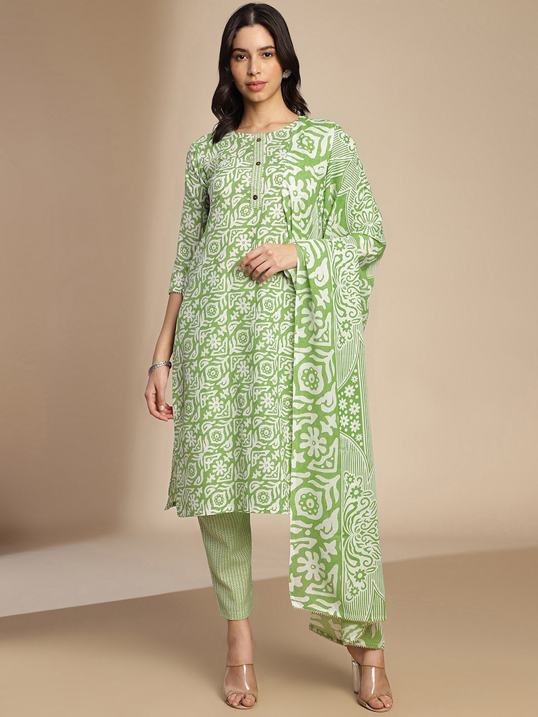 

SKYLEE Ethnic Motifs Printed Regular Gotta Patti Kurta with Trousers & With Dupatta, Green