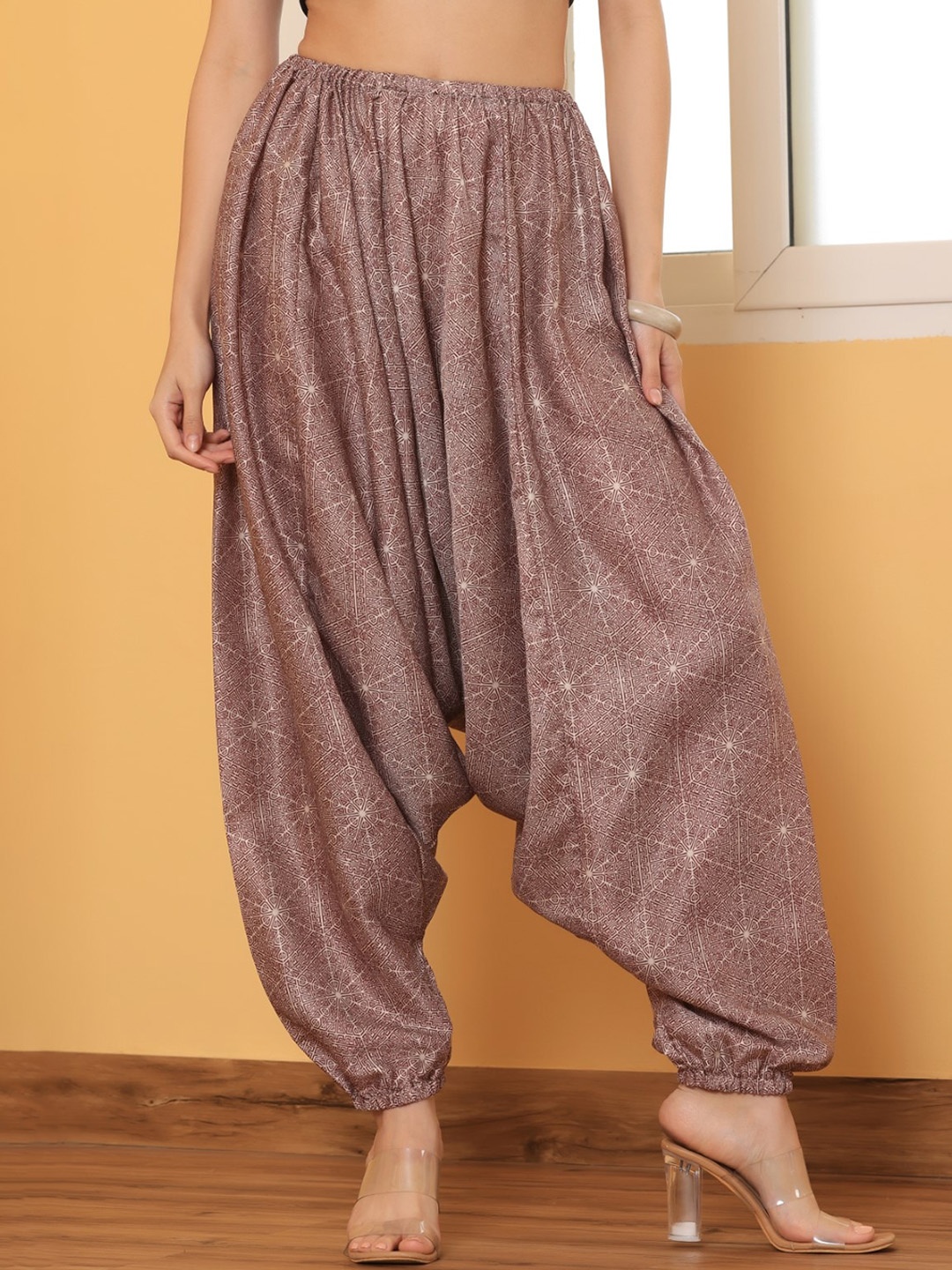 

Chanting Blue Women Geometric Printed Loose Fit Mid-Rise Harem Pant, Brown