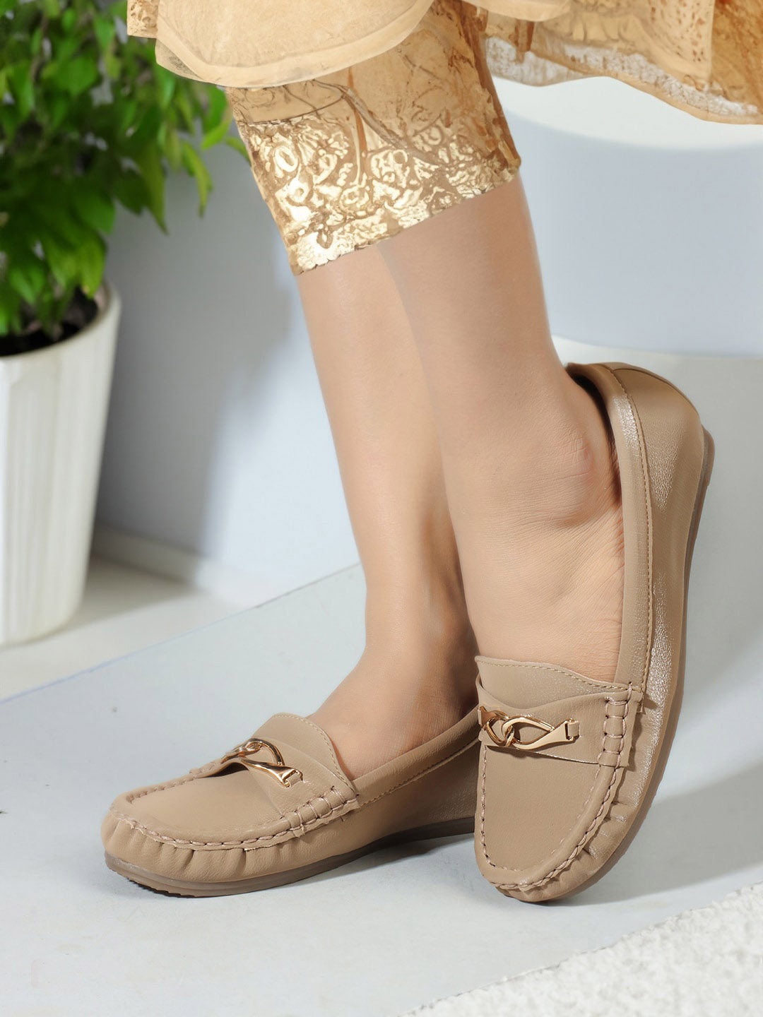 

Carlton London Women Round Toe Lightweight Loafers, Beige