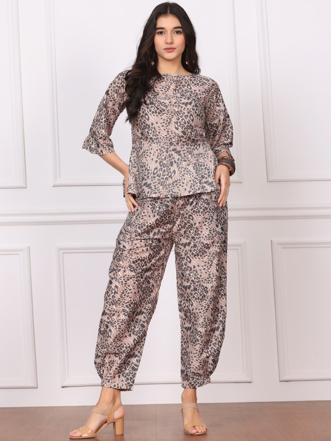 

Chanting Blue Printed Top With Trousers, Copper