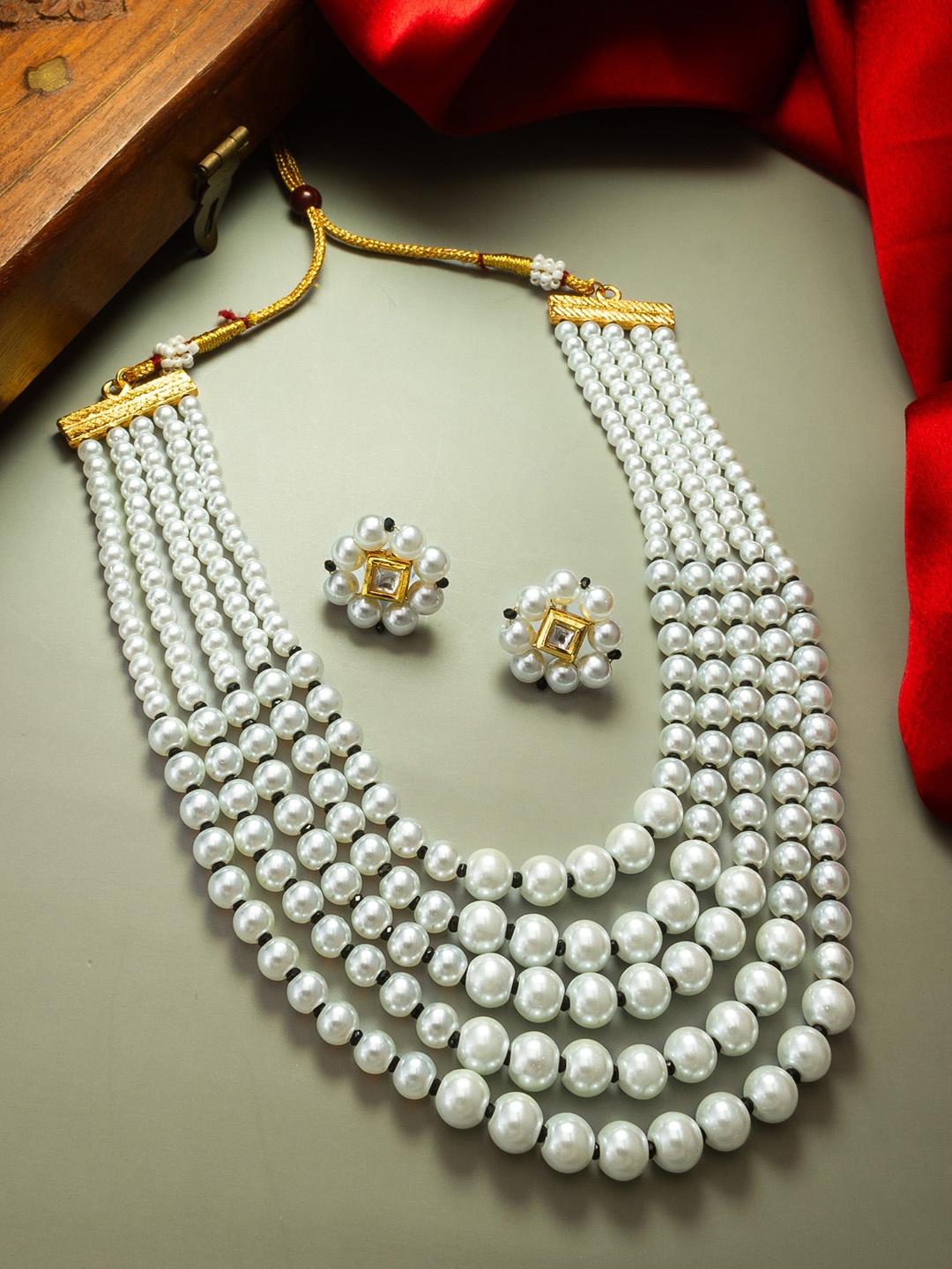 

aadita Gold-Plated Kundan-Studded & Beaded Jewellery Set