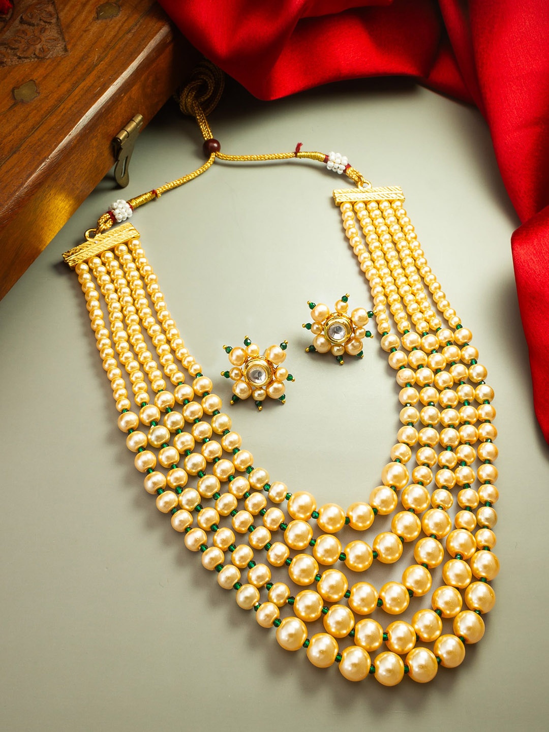 

aadita Gold-Plated Kundan-Studded & Beaded Jewellery Set