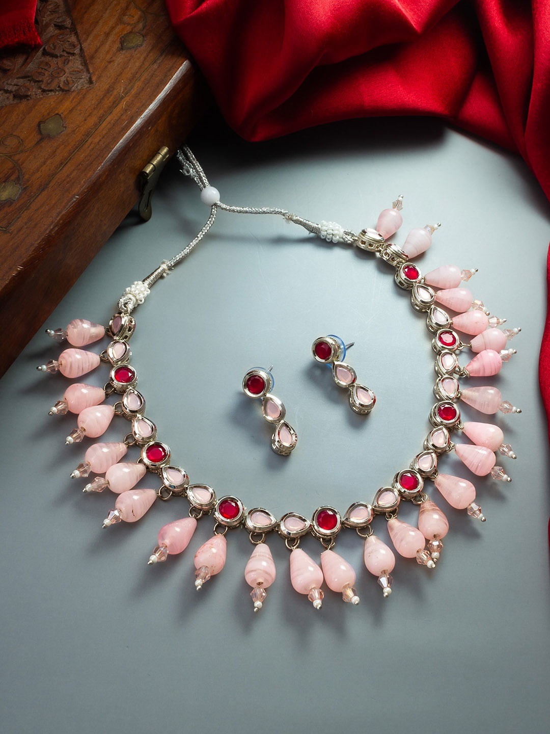 

aadita Kundan-Studded & Beaded Jewellery Set, Gold