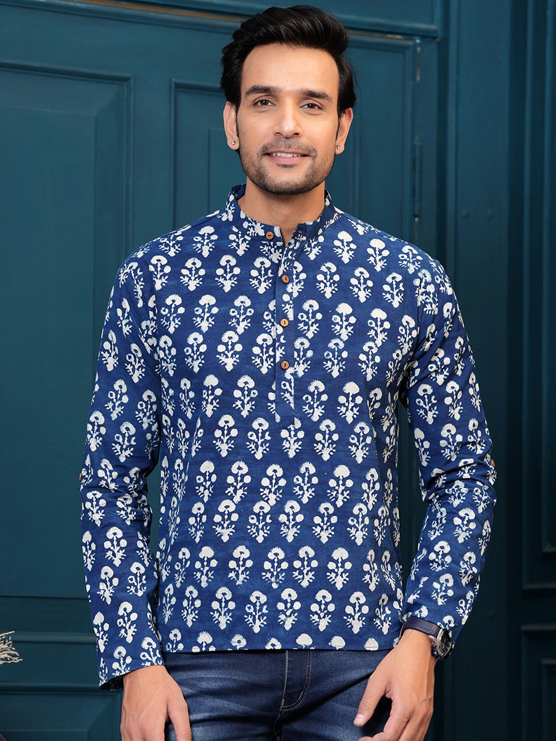 

Hatheli Blue Ethnic Motifs Mandarin Collar Pure Cotton Straight Kurta