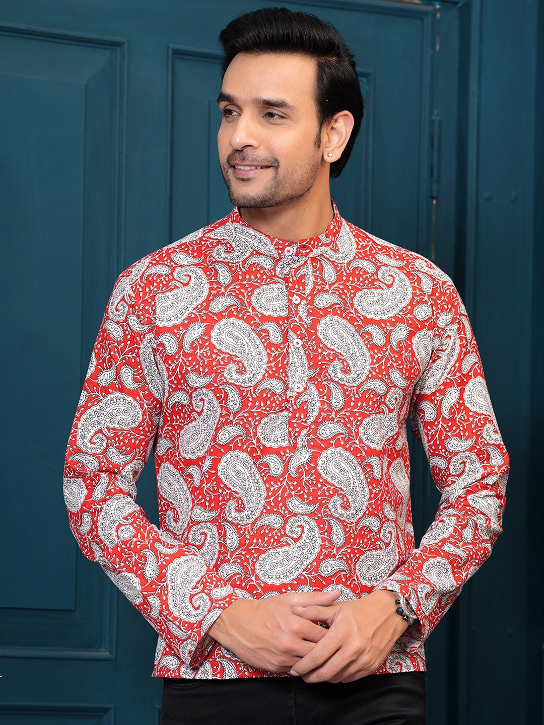 

Hatheli Ethnic Motifs Printed Mandarin Collar Pure Cotton Straight Kurta, Red