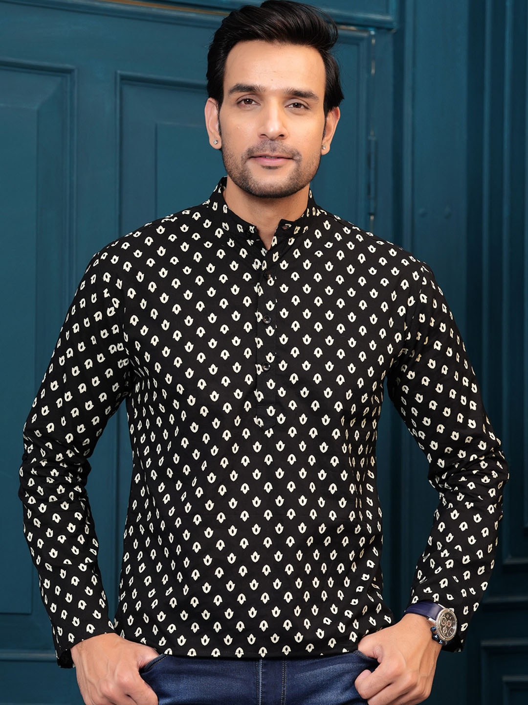 

Hatheli Floral Printed Mandarin Collar Pure Cotton Straight Kurta, Black