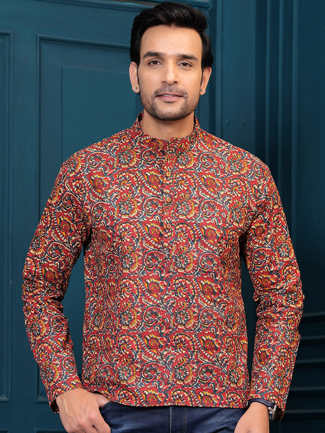

Hatheli Floral Printed Mandarin Collar Pure Cotton Straight Kurta, Maroon