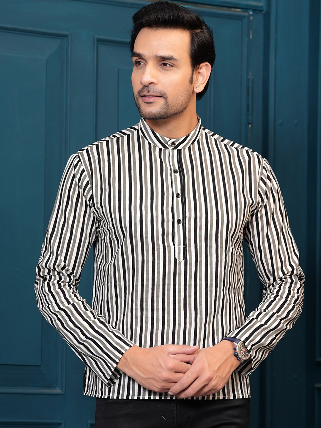 

Hatheli Striped Mandarin Collar Pure Cotton Straight Kurta, Black