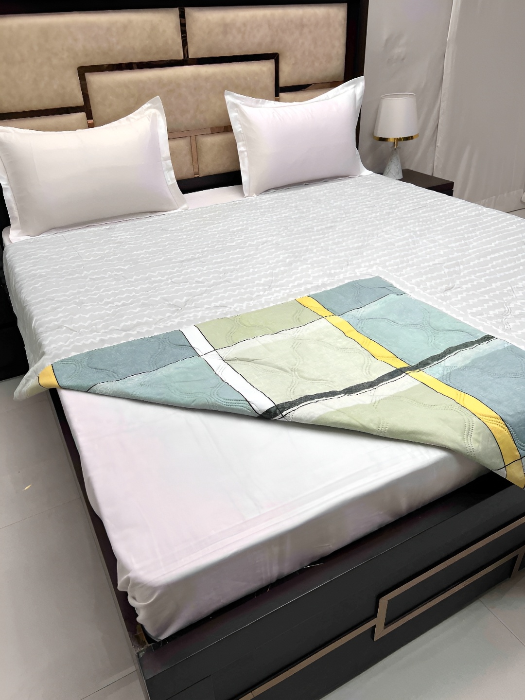 

Pure Decor Green & Grey Geometric AC Room 233 GSM Double Bed Comforter