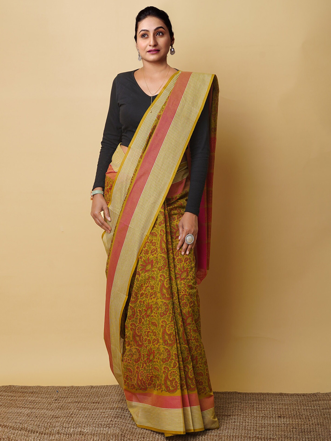 

Unnati Silks Ethnic Motifs Printed Handloom Pure Cotton Mangalagiri Saree, Green
