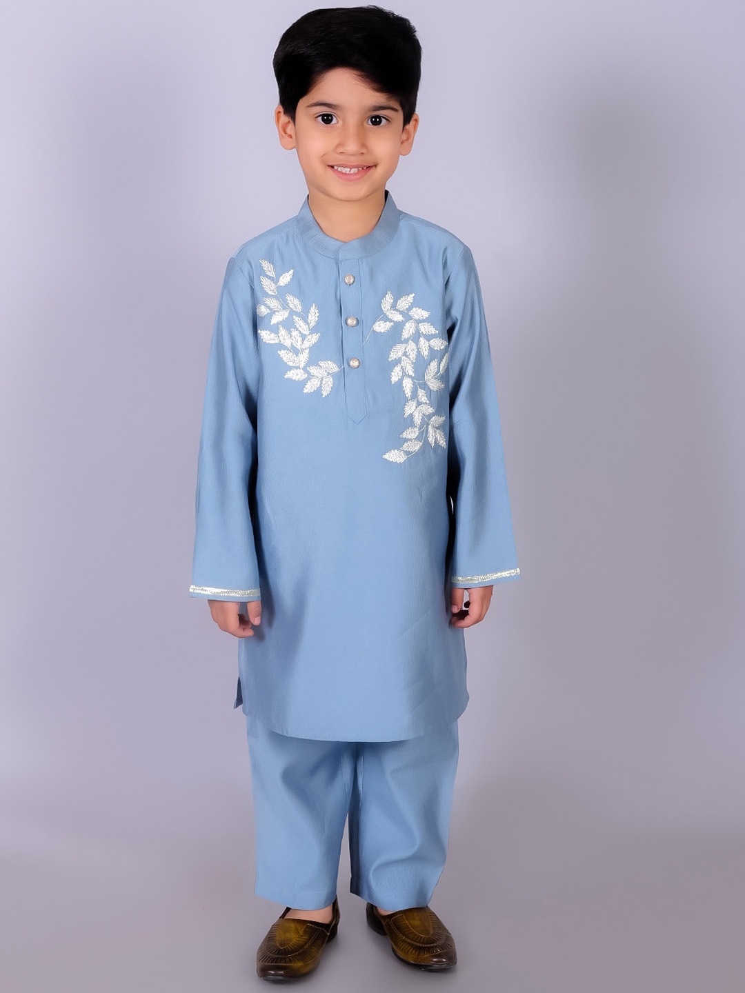 

LIL DRAMA Boys Floral Embroidered Regular Thread Work Kurta with Pyjamas, Blue