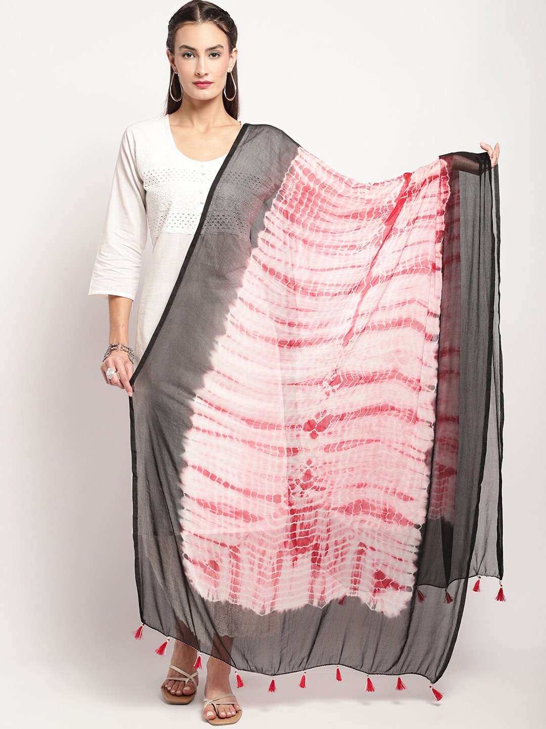 

Miaz Lifestyle Dyed Tasselled Leheriya Cotton Dupatta, Black