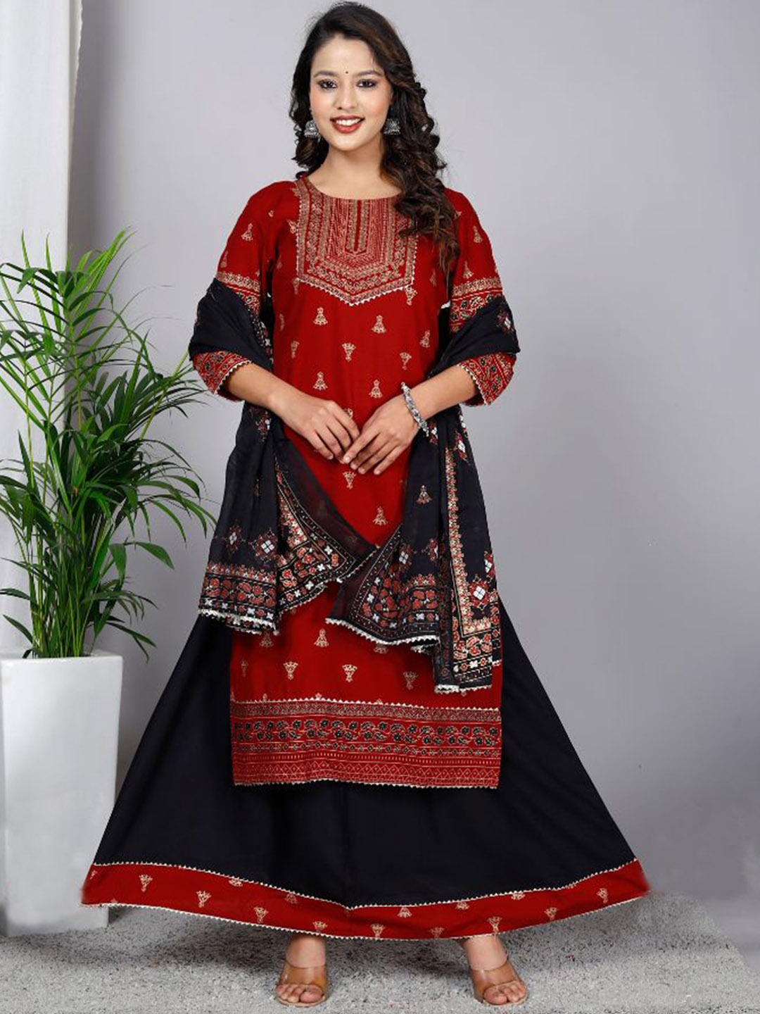 

gvs shoppe Ethnic Motifs Printed Regular Round Neck Straight Kurta with Skirt & Dupatta, Red