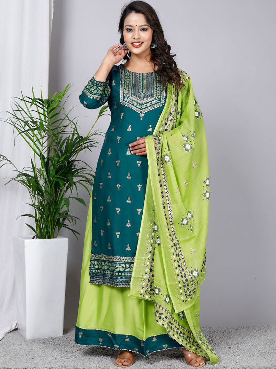 

gvs shoppe Floral Regular Kurta With Skirt & Dupatta, Green