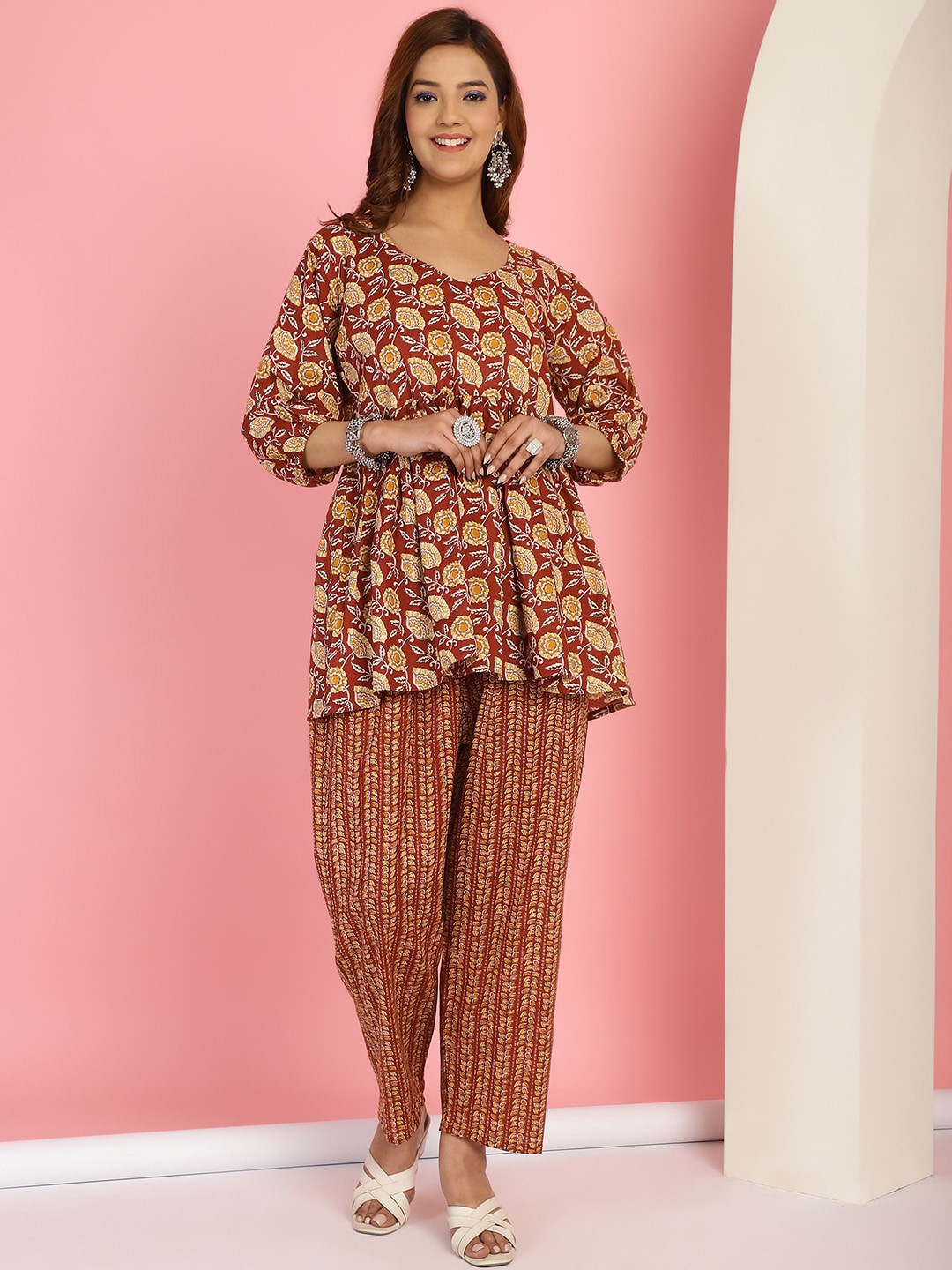 

TAG 7 Floral Printed Regular Pure Cotton Kurti with Trousers, Red