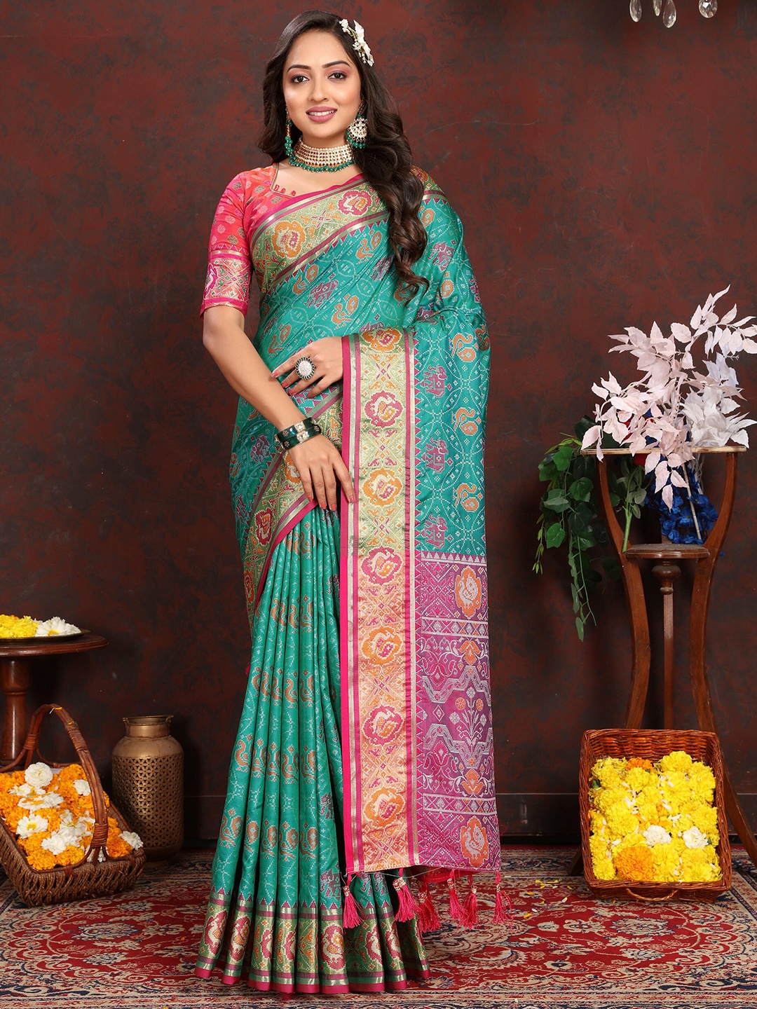 

ZIBLON Ethnic Motifs Woven Design Zari Pure Silk Kanjeevaram Saree With Tassels, Green