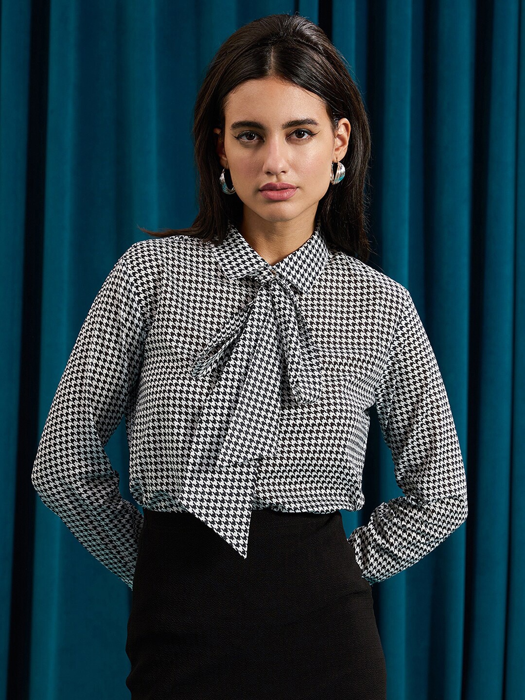 

Virgio Gingham Checks Opaque Regular Fit Cotton Front Tie-Up Shirt, Black