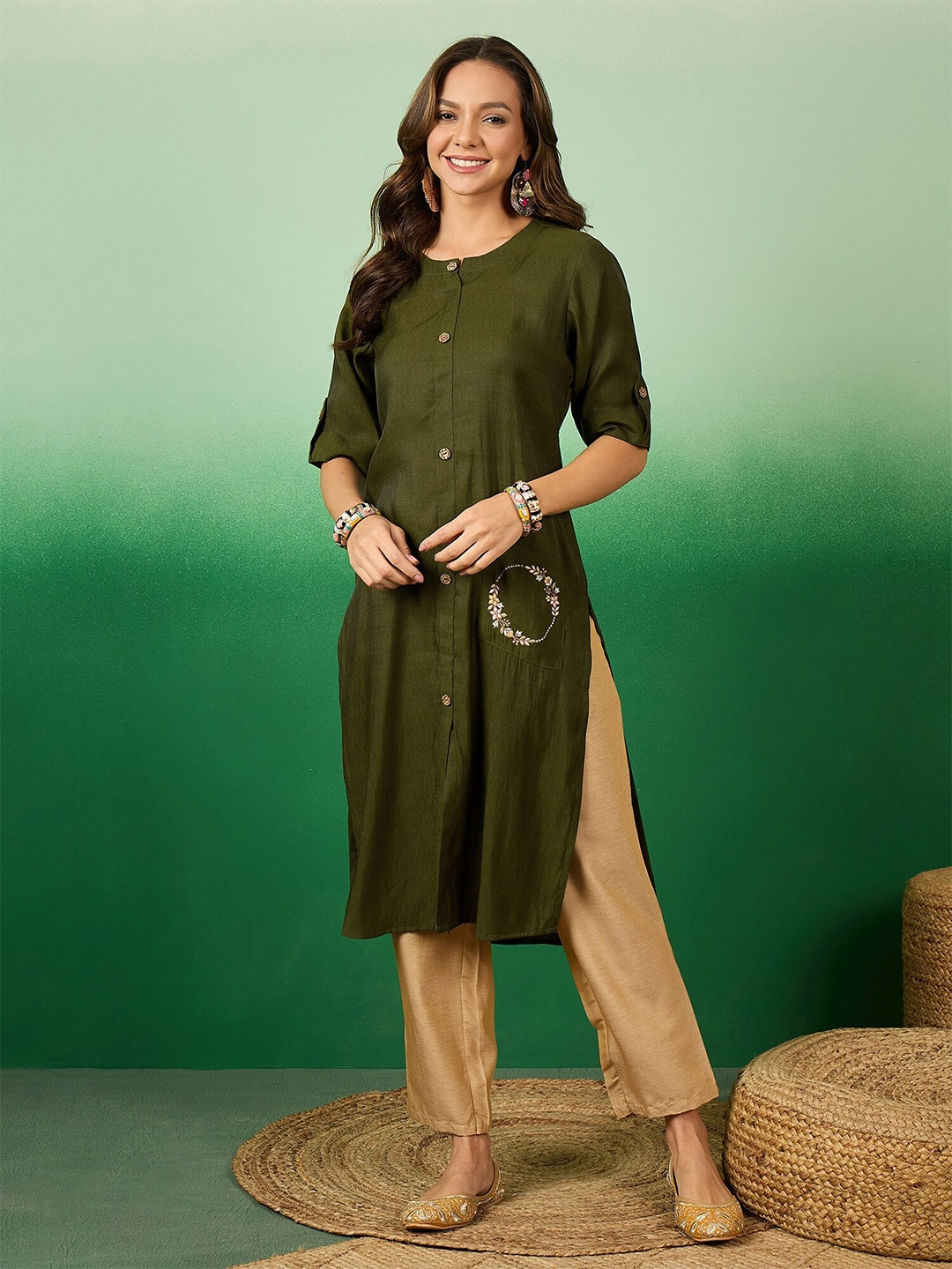 

Sangria Thread Work Roll-Up Sleeves Cotton Straight Kurta, Olive