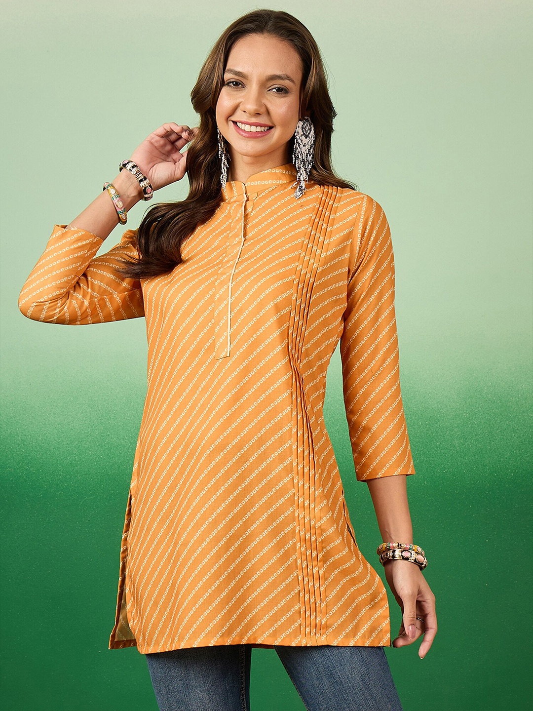 

Sangria Geometric Printed Mandarin Collar Pleated Straight Short Kurti, Yellow