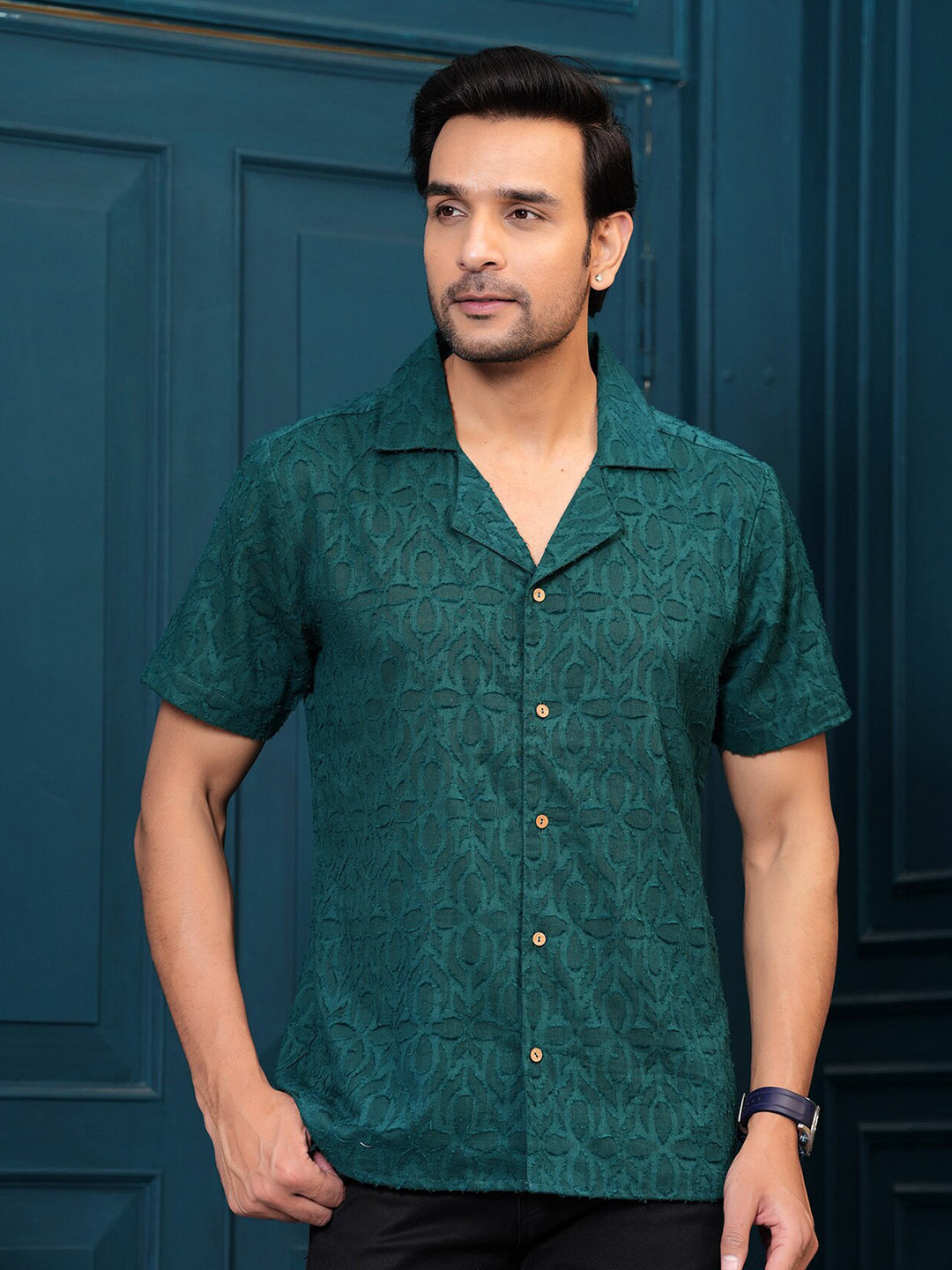 

Hatheli Straight Floral Self Design Opaque Pure Cotton Casual Shirt, Green