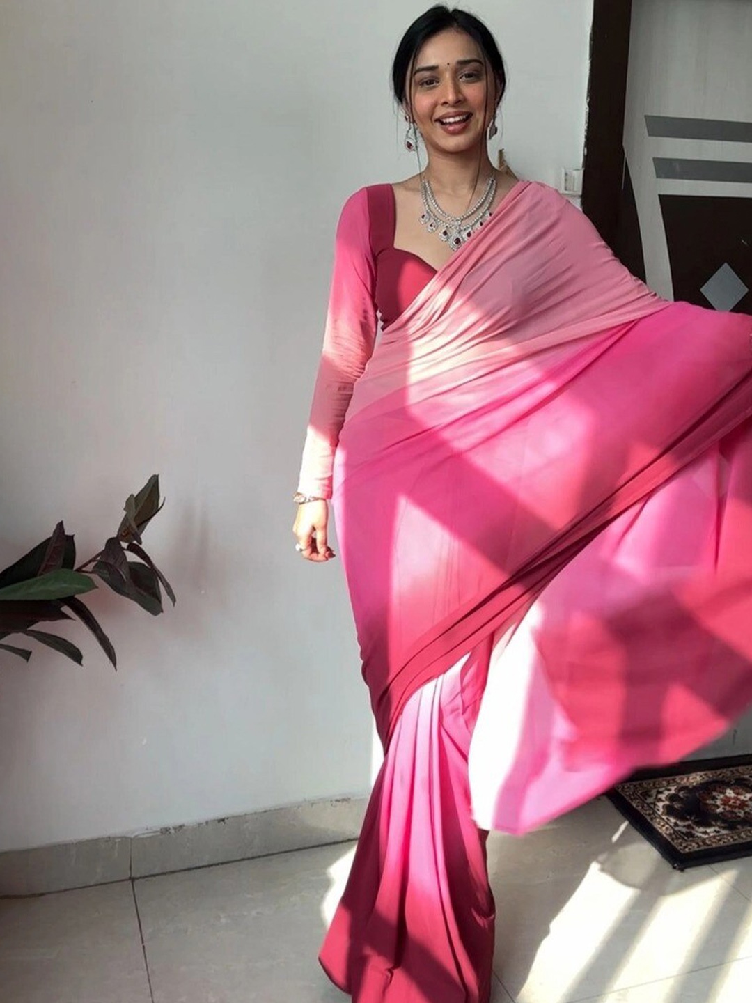 

Naishu Trendz Ombre Dyed Saree, Red